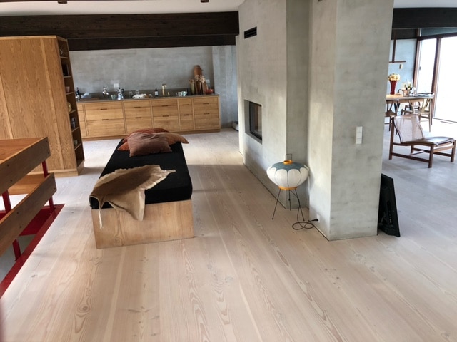 Dinesen gulv lagt af tømrer i Frederiksværk